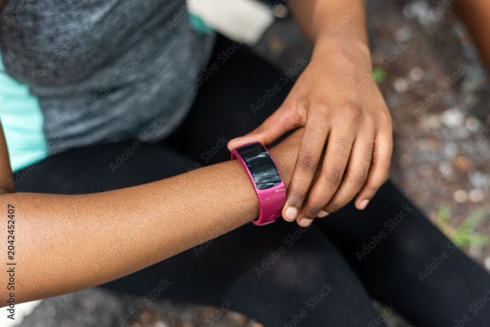 Naklejka premium Fitness tracking with smart device