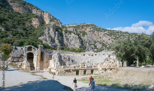 Foto Myra archaeological site with rock tombs in Demre, Turkey