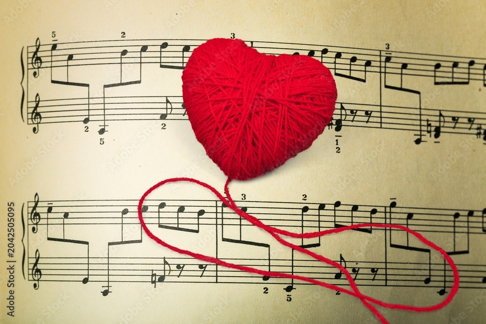 Foto music note sheet and red heart