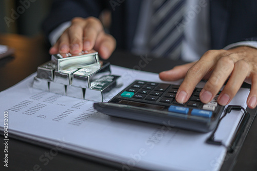 Fotografía Silver Bullion Investment and Financial Analysis