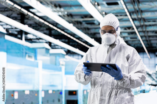 Photos Engineer man inspecting semiconductor production infrastructure with tablet, optimizing photolithography process, Researcher trialing advanced materials for silicon wafers using device
