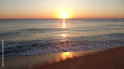 Quadro su tela Majestic golden sunrise over the sea with sun reflection on waves