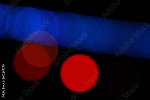 Foto Abstract blue and red bokeh lights on dark background
