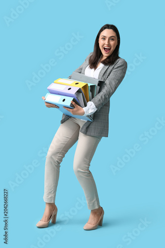 Happy young businesswoman w...