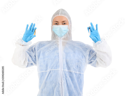 Medical worker in protectiv...
