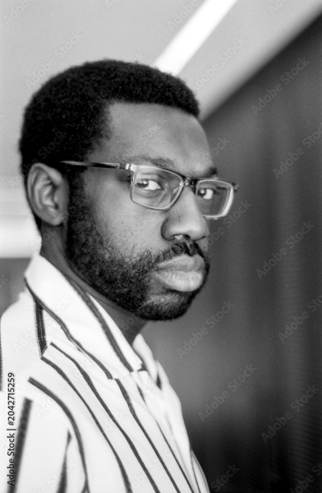 Fototapeta premium African american man looking over shoulder with glasses