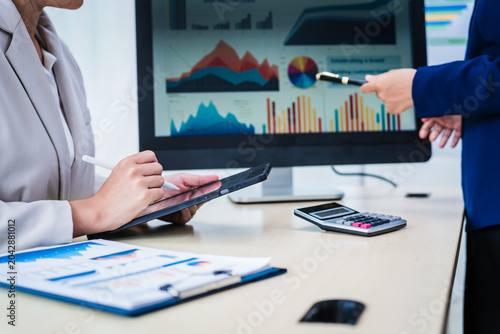 Fotografie Experienced Asian woman trains new employee in office work, teaching secretarial duties, document management, assistant manager responsibilities
