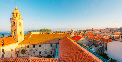 Billede på lærred Golden hour panorama of Dubrovnik's historic fortifications and old port at dusk
