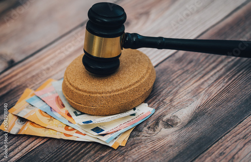 Obraz na plátně gavel and money