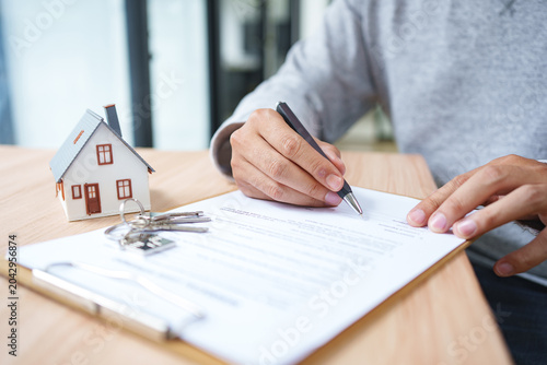 фотографія Real Estate Contract Signing For Property Purchase Mortgage