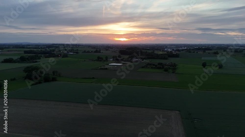 Coucher de soleil dans la campagne au nord de la France