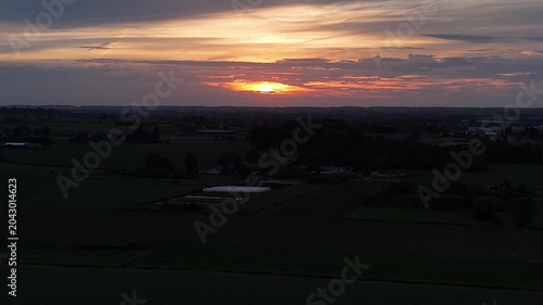 Coucher de soleil dans la campagne au nord de la France
