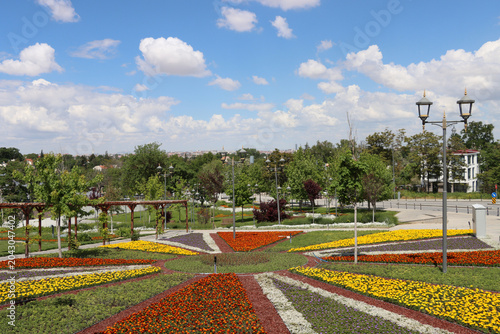 Foto A view from the public park located in the Tavus Baba neighborhood of Meram district
