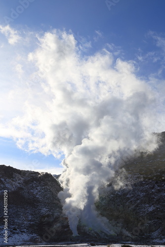 Tableau sur toile Powerful Volcanic Steam Vent in Snow Covered Mountain Landscape