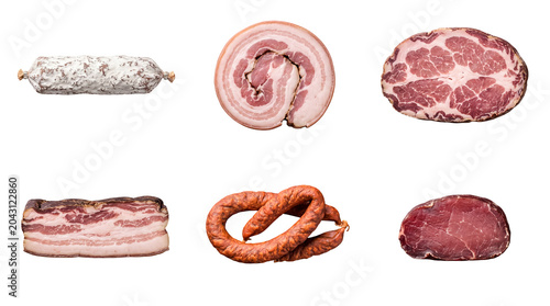 Photos Assortment of traditional cured meats and sausages, showcasing various artisanal deli products isolated on transparent