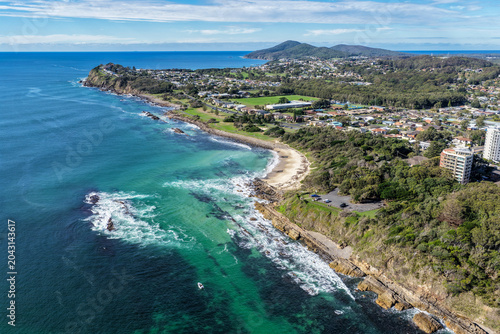 Foto Aerial scene capturing the coastline of Pebbly Beach near Forster, NSW, Australi