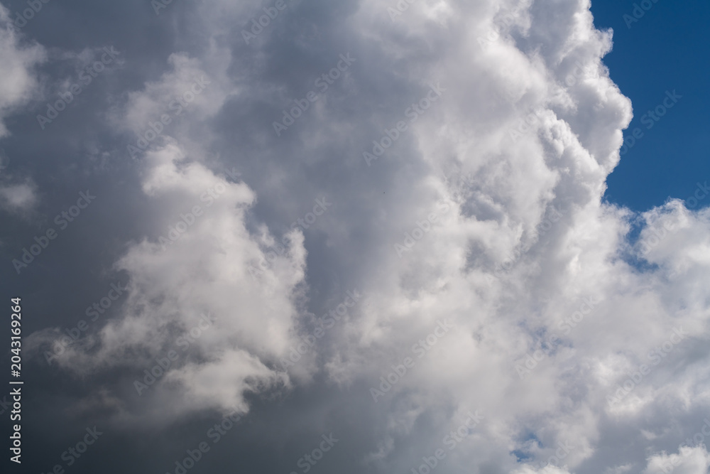 Obraz premium Fluffy white clouds on blue sky in Israel. 