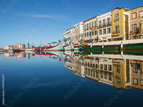Εκτύπωση καμβά Traditional moliceiro boats docked along the central canal in Aveiro, Portugal