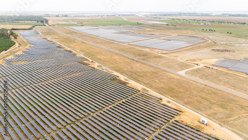 Φωτογραφία Large solar farm generating clean energy in Andalucia Spain