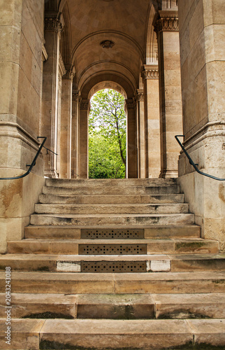 An urban image in the city of Paris