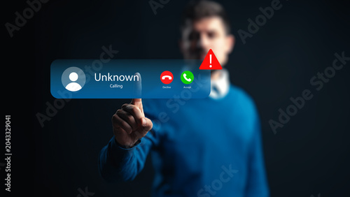 Fotografie Scam call message shows unknown number trying to contact user at night