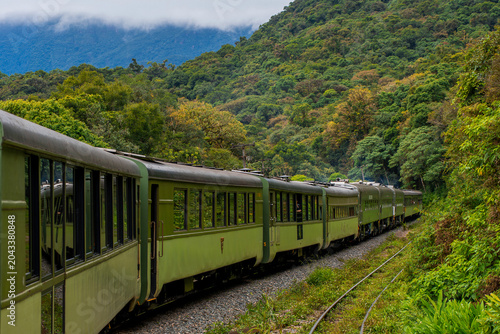 Bild auf Leinwand Trilhos de ferrovia antiga cortando caminho por dentro da mata nativa