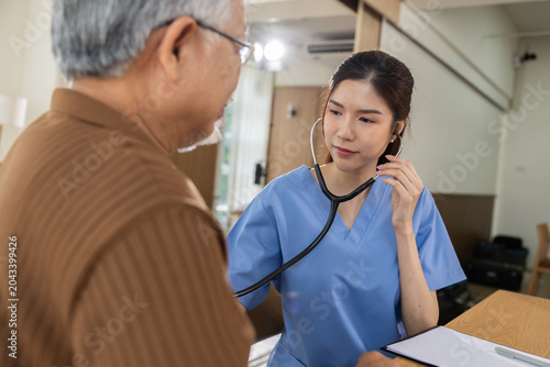 Foto Nurse stethoscope patient checkup clinic senior healthcare examination medical w
