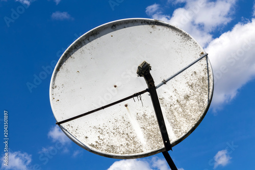 Bild auf Leinwand Large parabolic satellite dish antenna structure against bright cloudy sky