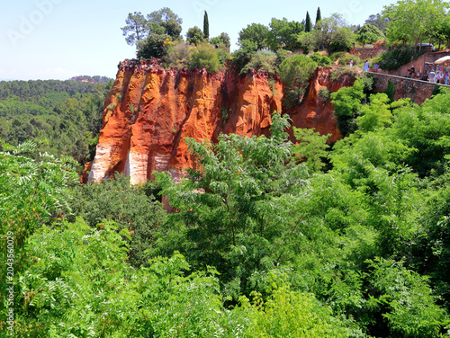 Fotografie Vue sur les falaises d'ocre de Roussillon
