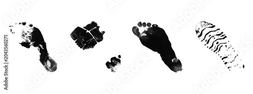 Bilde på lerret Set of human footprints, shoeprints, and bare feet prints in various shapes and sizes, showcasing detailed impressions on transparent background