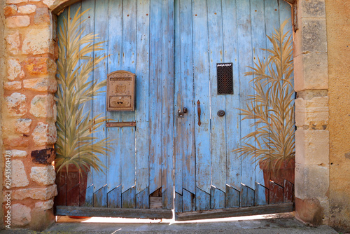 Portail en bois et sa peinture