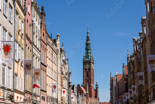 Bild auf Leinwand Długa Street (Long Street) in Gdańsk, with the Main Town Hall in the background