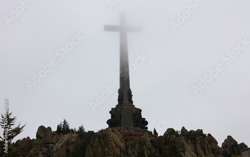 Cruz de la Basílica Pontificia de la Santa Cruz, Valle de Cuelgamuros o Valle de Los Caídos