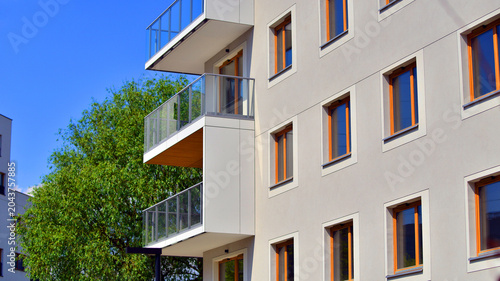 Canvastavla European residential architecture harmonizing with nature