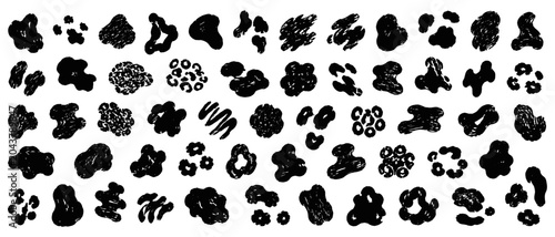 Fotografía Bold black animal fur spots pattern with swirling brush marks, textured crayon b