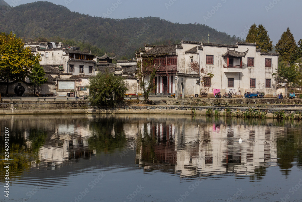 Fototapeta premium Houses reflecting in Mingjing lake in Xidi village, Anhui province, China
