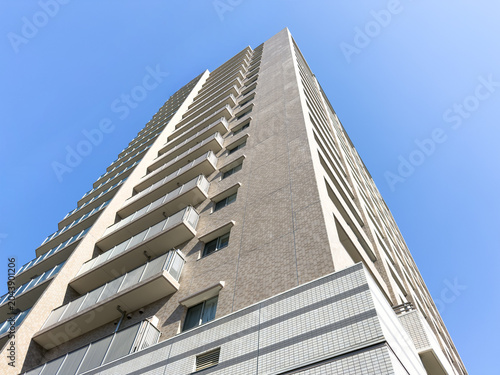 都市に建つマンション