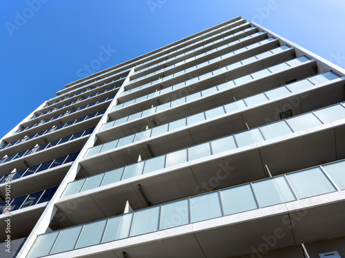 都市に建つマンション