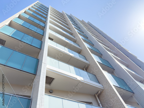都市に建つマンション
