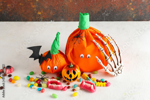 Paper pumpkins for Hallowee...
