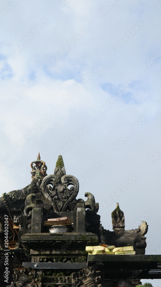 Obraz premium Hindu religious shrine in a traditional Balinese house