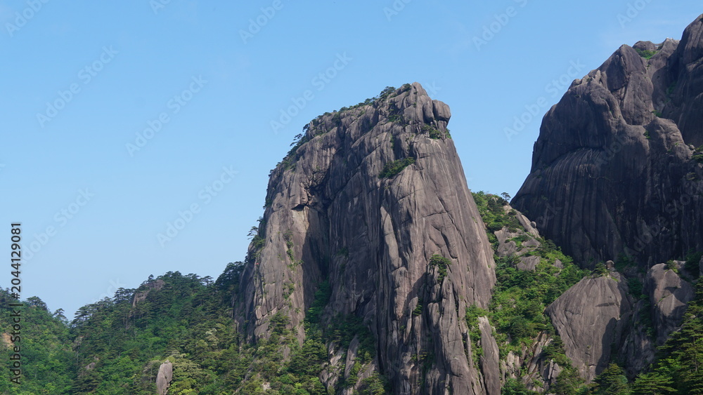 Fototapeta premium Exploring the Legendary Peaks and Pines in Mount Huangshan and the famous Guest-Greeting Pine in China
