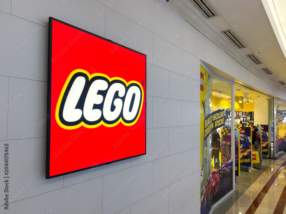 Obraz premium Kuala Lumpur, Malaysia - April 12, 2026: LEGO Store Red Logo Lightbox Sign in Shopping Mall with Build Dream Ride Campaign
