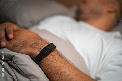 Foto Use a smartwatch to track sleep and check for quality sleep
