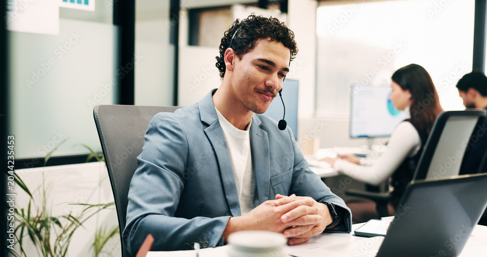 Obraz premium Business, man and laptop with headset in call centre for research, advice and inquiry for finance. Smile, agent and coworking with pc for customer service, assistance and guidance for banking online