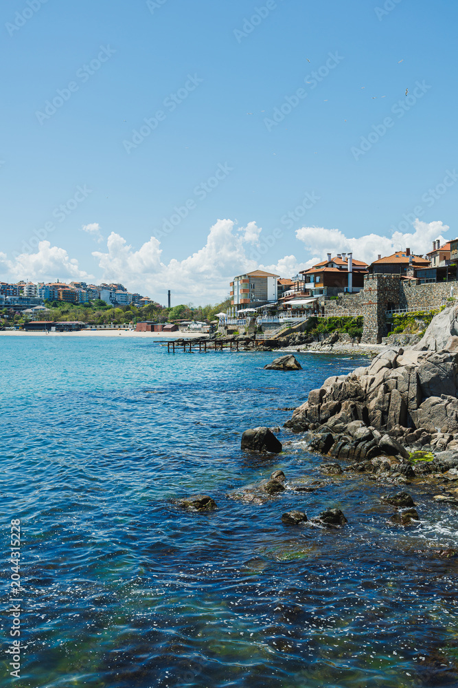 Obraz premium Village by water with cheerful surroundings. Sundrenched coastal hamlet with shimmering surfaces and peaceful breezes creating perfect vacation ambiance for travelers