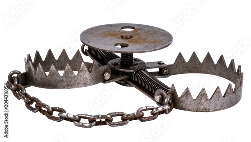 Foto Metal animal trap with sharp teeth and chain