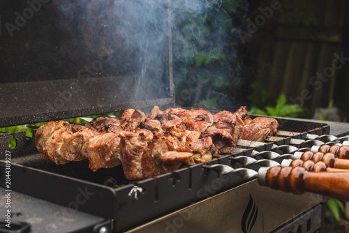 Φωτογραφία Cooking shish kebab on the grill