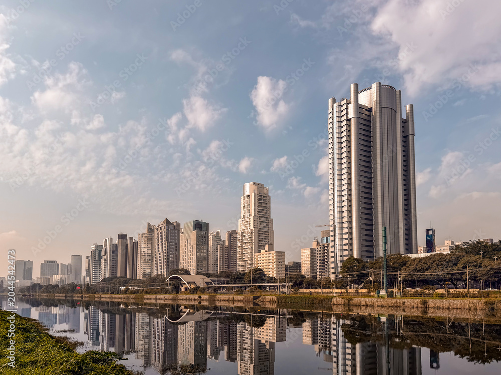 Obraz premium Modern skyline of Sao Paulo, with reflections in the Pinheiros River. Sao Paulo, Brazil.