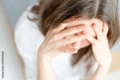 Foto Close up of woman showing severe anxiety and worry about her graying hair